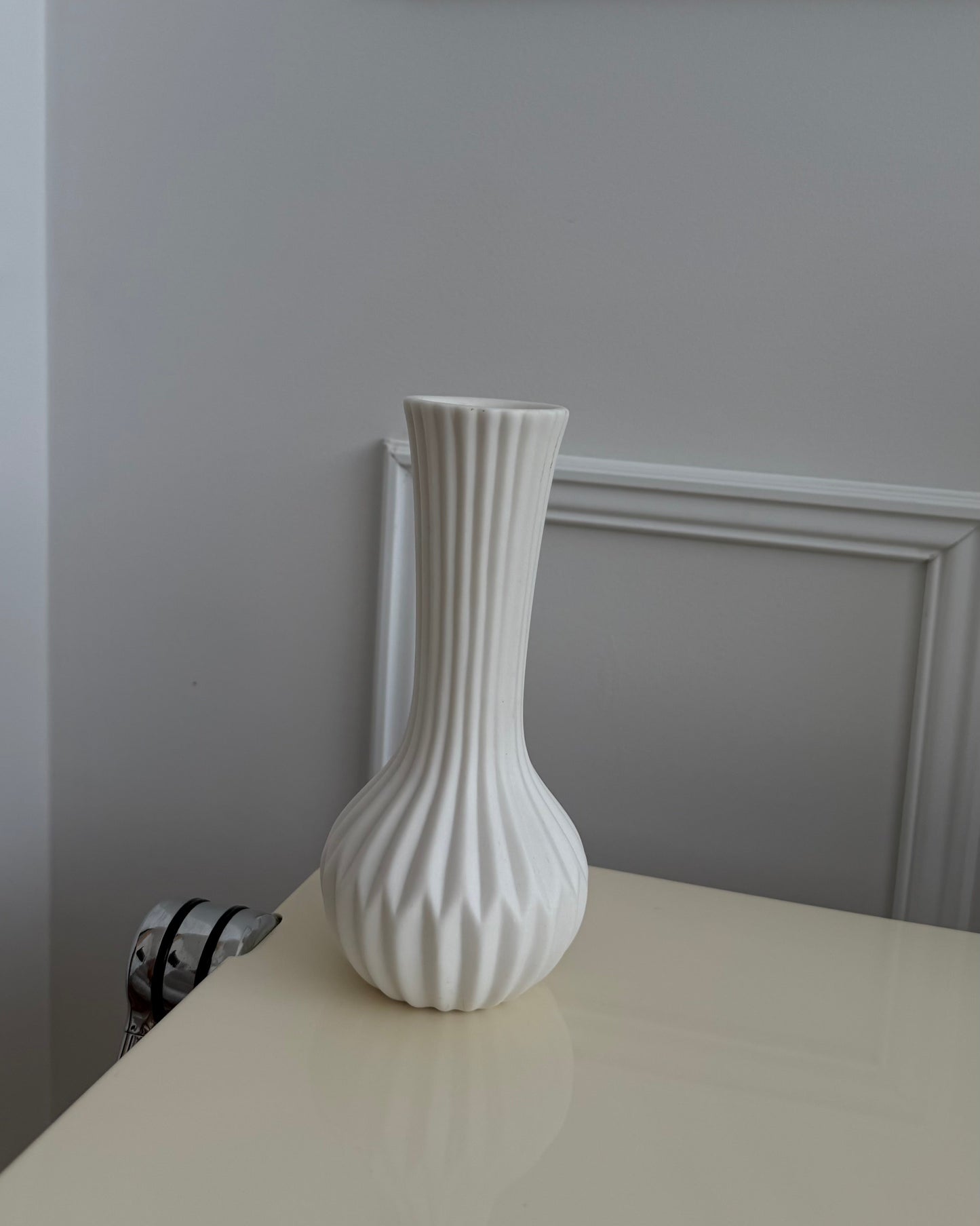 WHITE VASE - NO.2