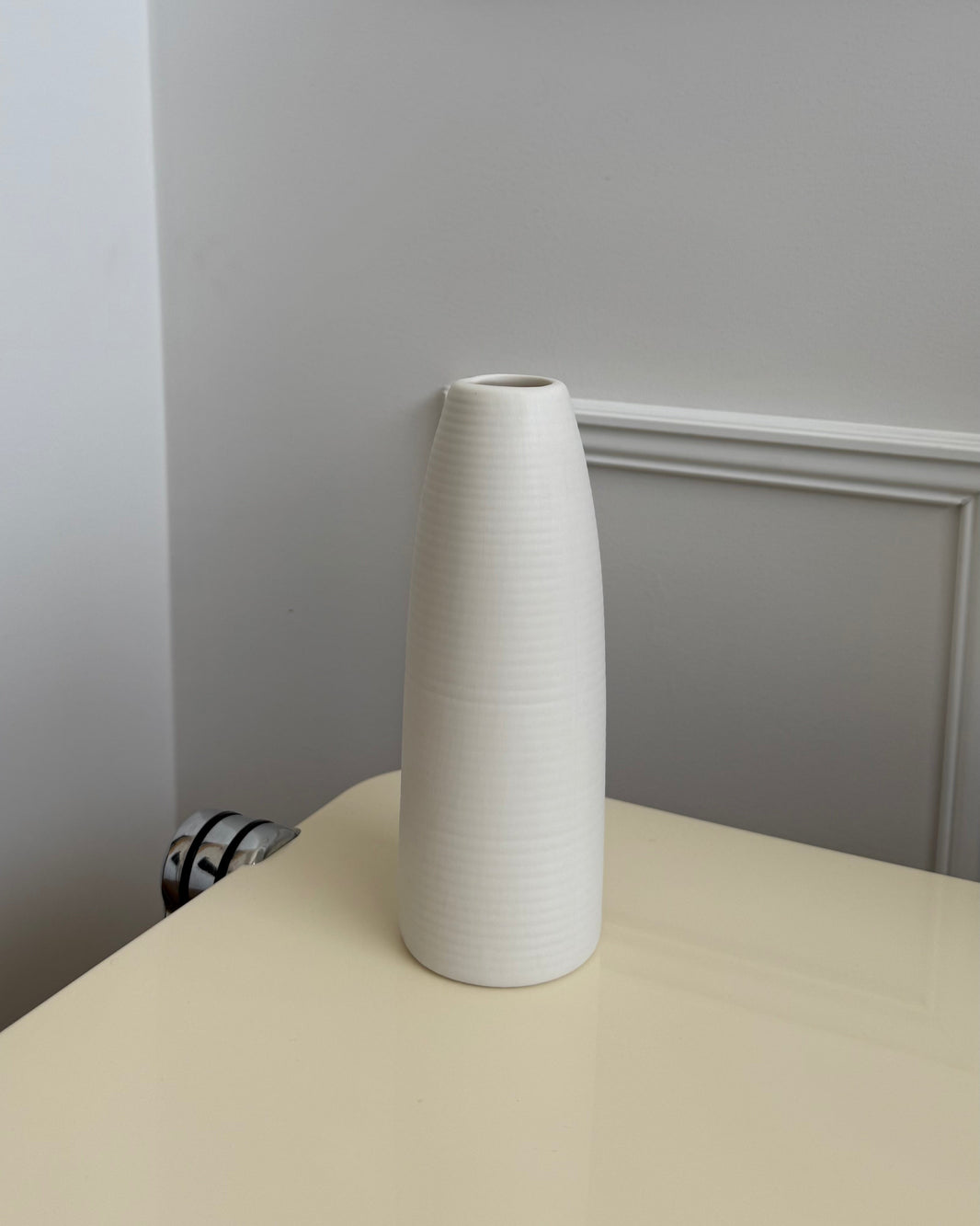 WHITE VASE - NO.1