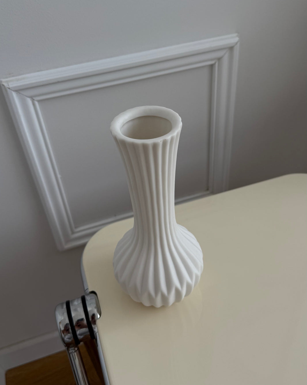 WHITE VASE - NO.2