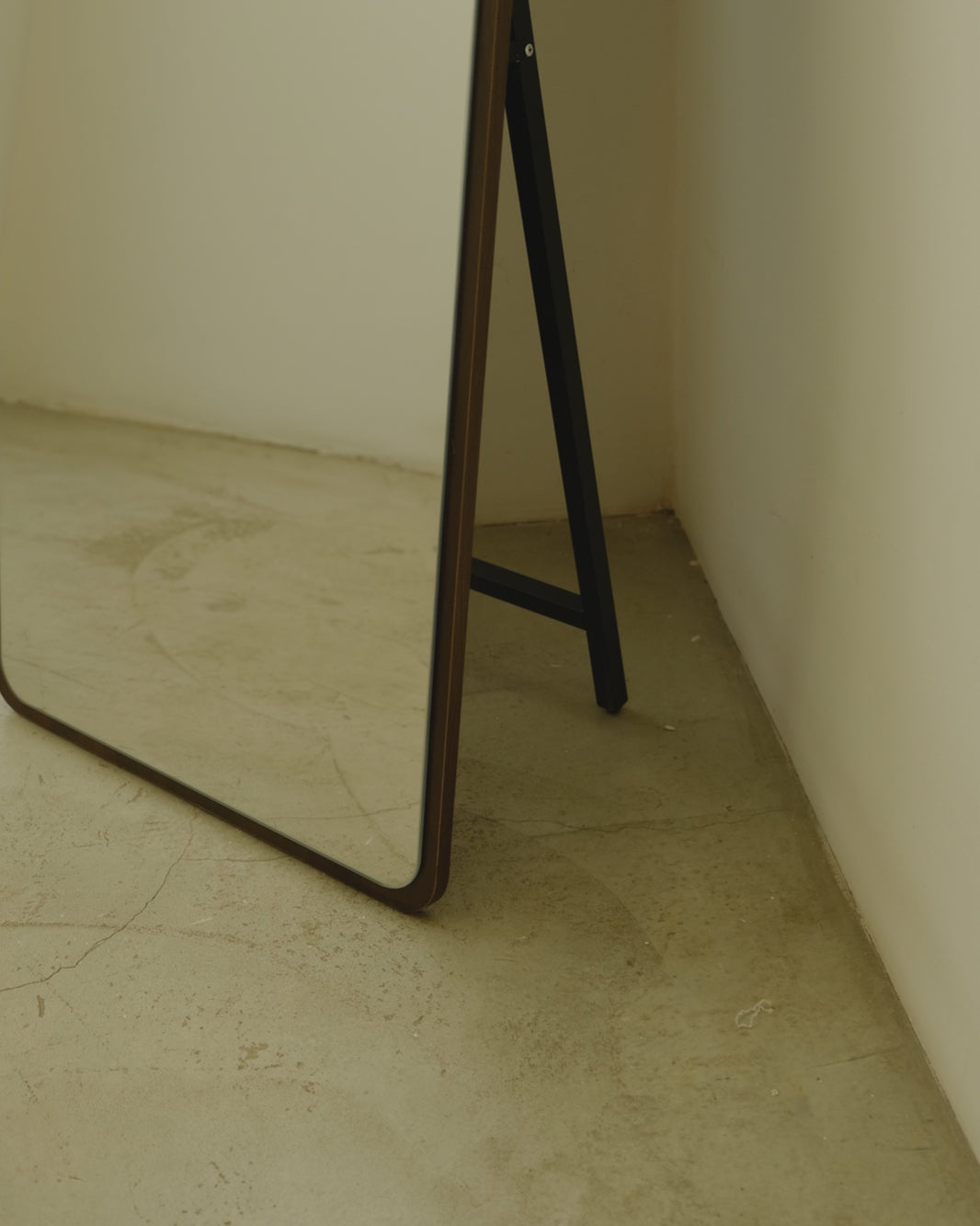 MISHEL - Walnut Color