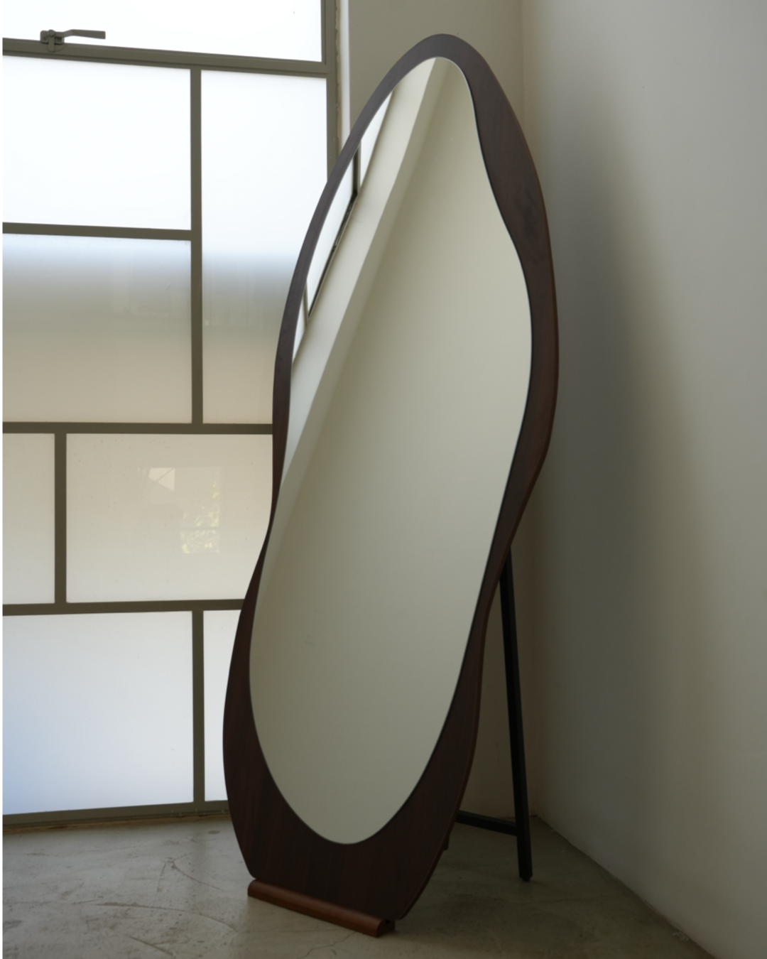 Liv - Walnut color