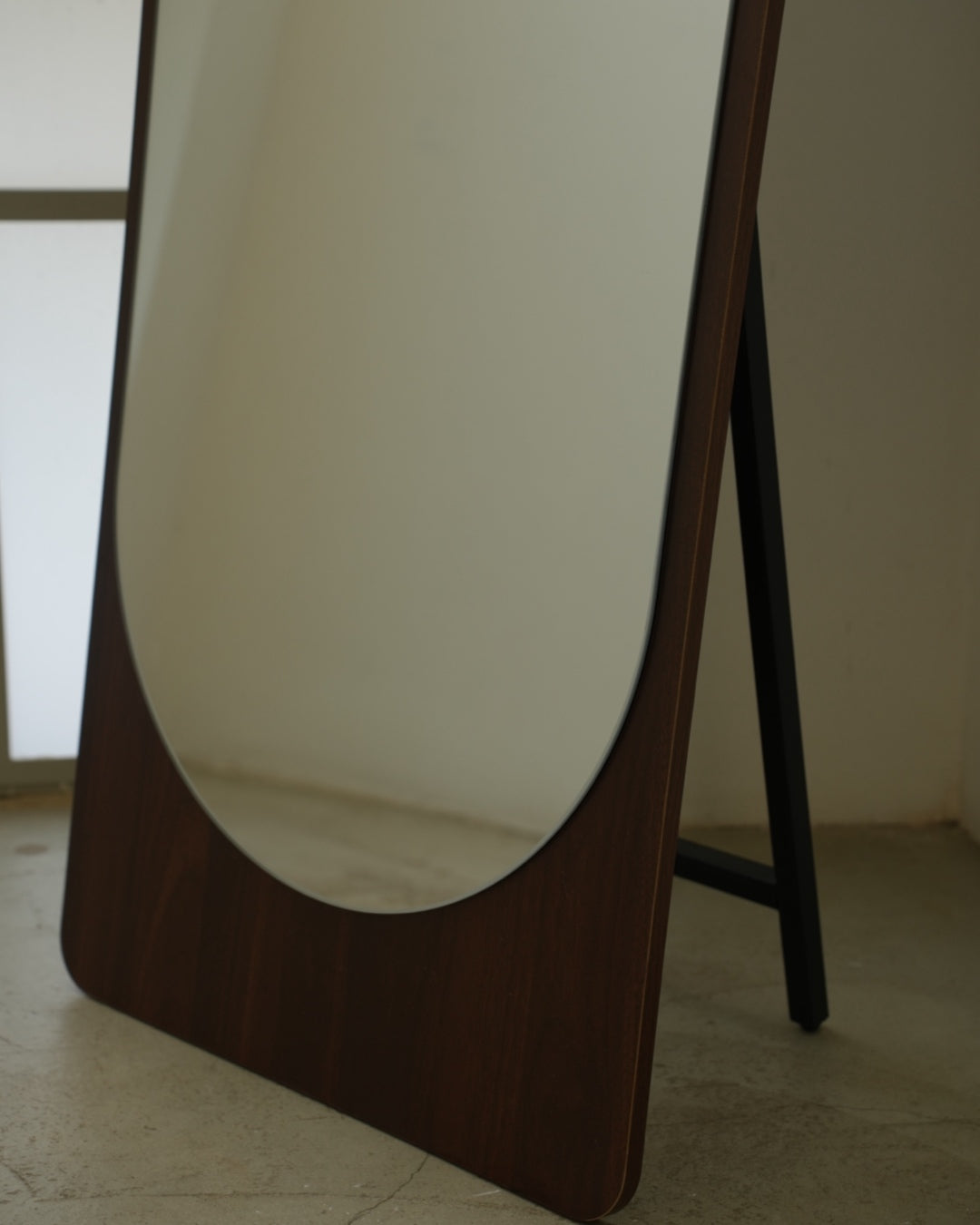 LUNA - Walnut Color