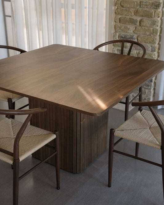 Monsoon Walnut dining table-  תצוגה איסוף עצמי בלבד