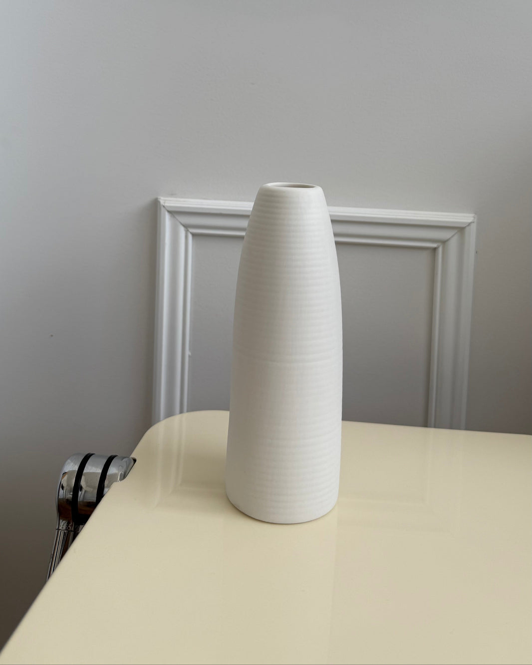 WHITE VASE - NO.1