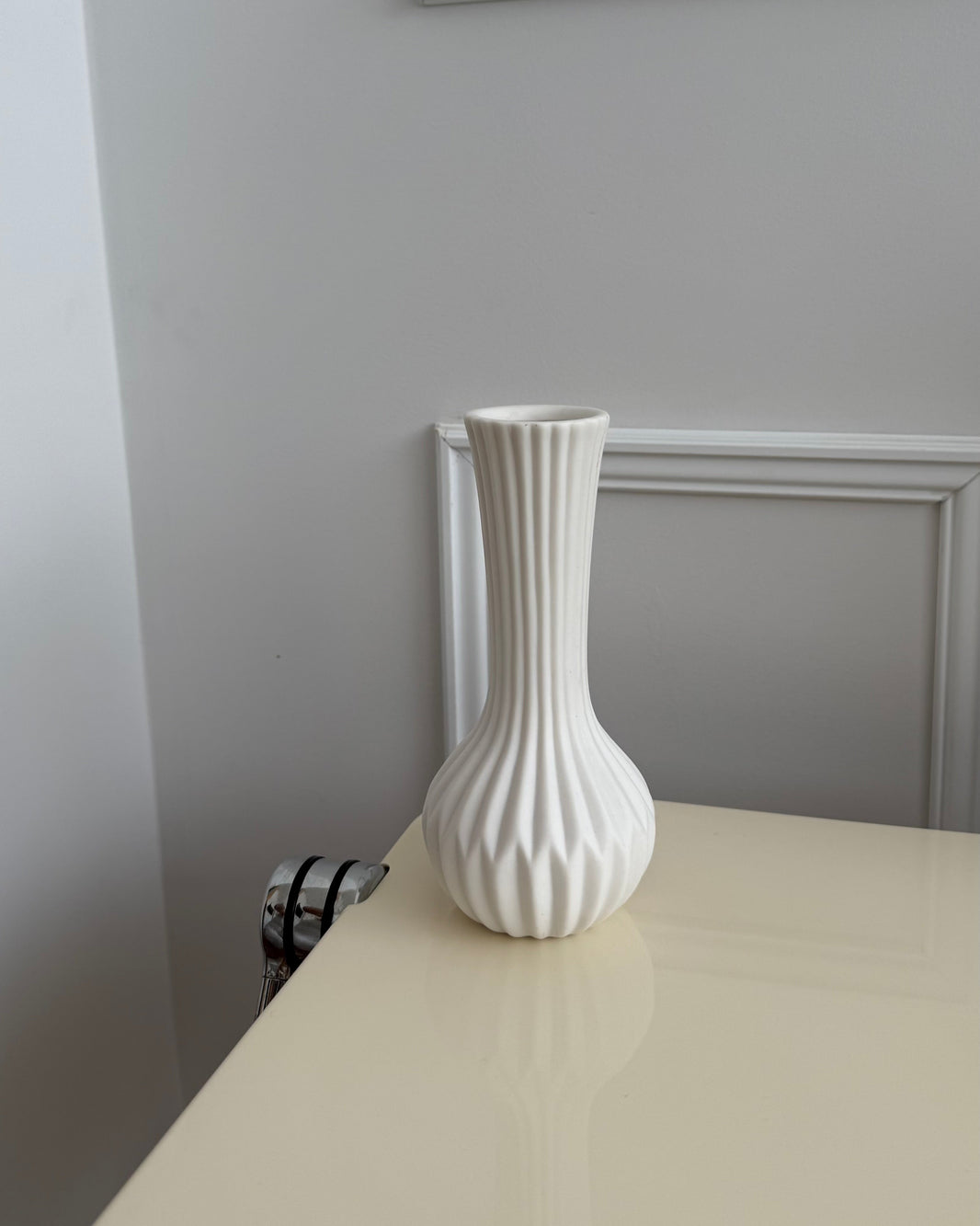 WHITE VASE - NO.2