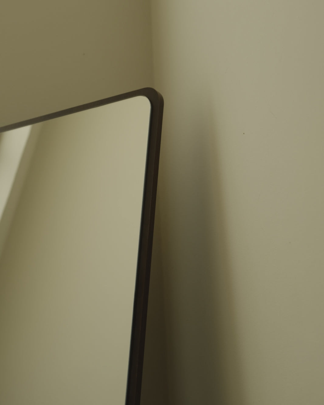 MISHEL - Walnut Color