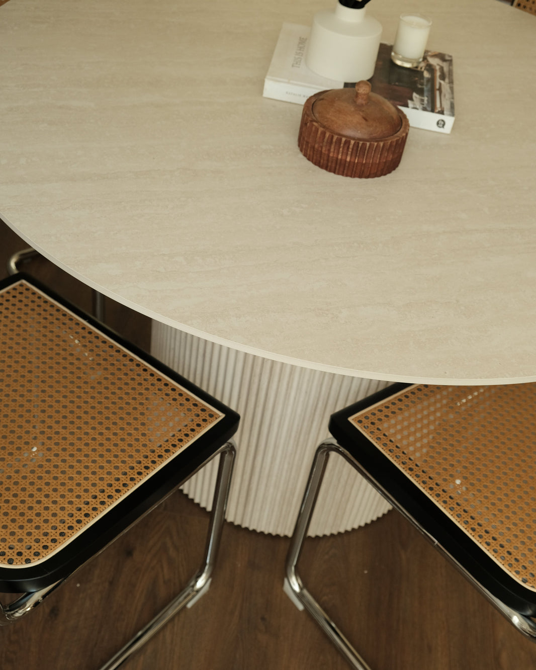 Karo - Dining table