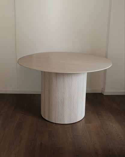 Karo - Dining table