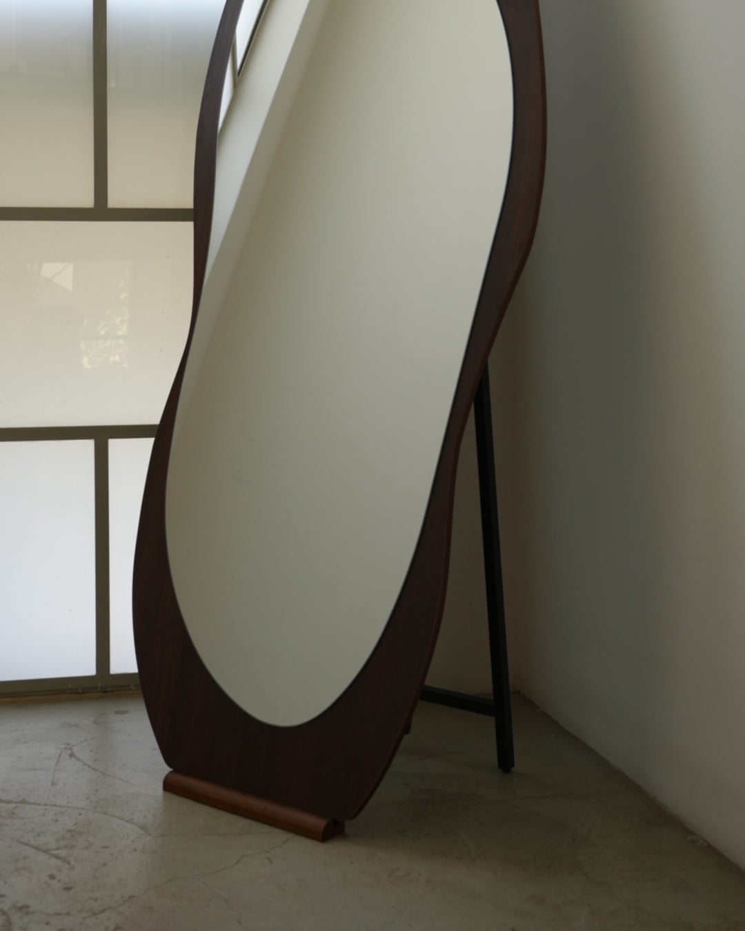 Liv - Walnut color